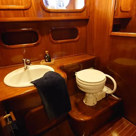 & Sea With Captain Otel *