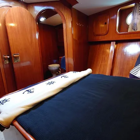 Otel & Sea With Captain