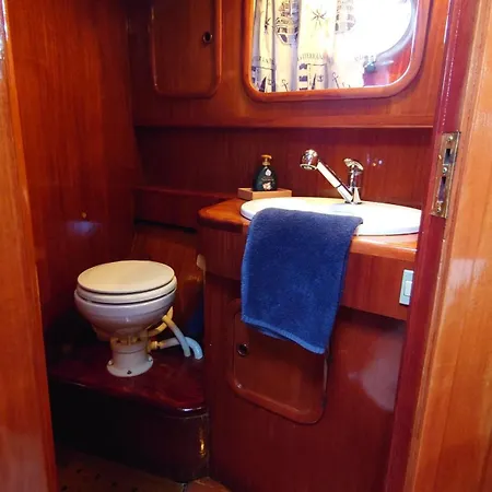 Otel & Sea With Captain Pirovac