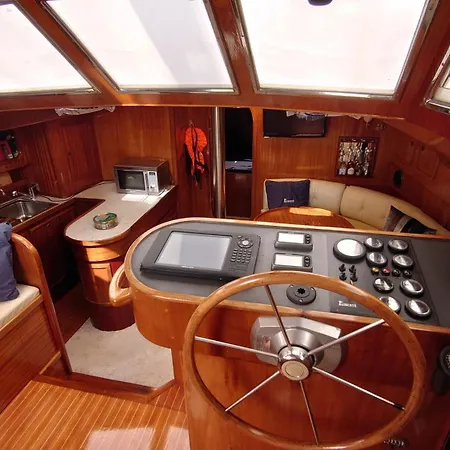 Otel & Sea With Captain Pirovac