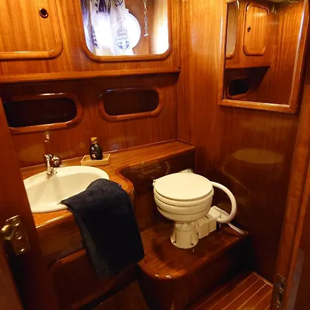 & Sea With Captain Otel *